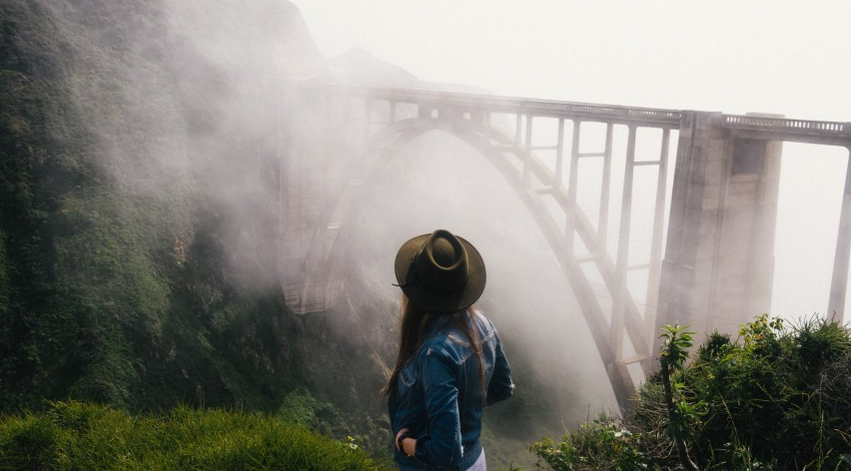 1489571782164338.png 一个人高崖自杀.png